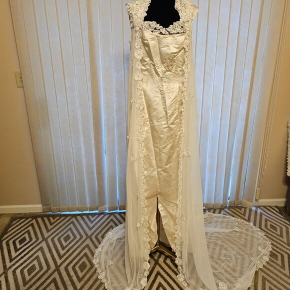 Ian Stuart Beige Wedding Dress 8 - Picture 2 of 8